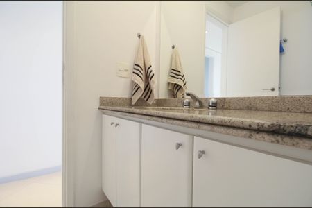 Apartamento para alugar com 237m², 4 quartos e 3 vagas Apartamento para alugar com 237m², 4 quartos e 3 vagasBanheiro Social