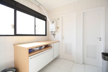 Apartamento para alugar com 237m², 4 quartos e 3 vagas Apartamento para alugar com 237m², 4 quartos e 3 vagasÁrea de Serviço