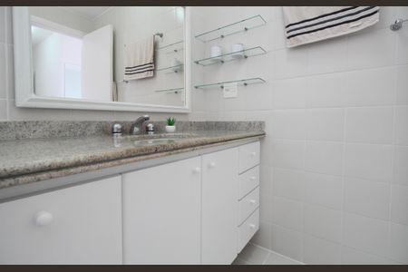 Apartamento para alugar com 237m², 4 quartos e 3 vagas Apartamento para alugar com 237m², 4 quartos e 3 vagasBanheiro da Suíte 2