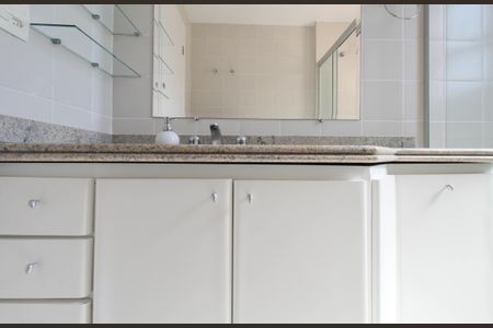 Apartamento para alugar com 237m², 4 quartos e 3 vagas Apartamento para alugar com 237m², 4 quartos e 3 vagasBanheiro da Suíte 2
