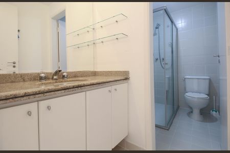 Apartamento para alugar com 237m², 4 quartos e 3 vagas Apartamento para alugar com 237m², 4 quartos e 3 vagasBanheiro Social