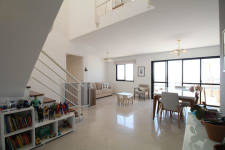 Apartamento para alugar com 237m², 4 quartos e 3 vagas Apartamento para alugar com 237m², 4 quartos e 3 vagasSala