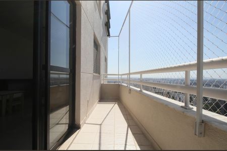 Apartamento para alugar com 237m², 4 quartos e 3 vagas Apartamento para alugar com 237m², 4 quartos e 3 vagasVaranda