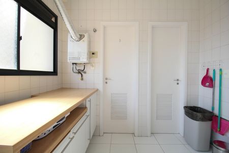 Apartamento para alugar com 237m², 4 quartos e 3 vagas Apartamento para alugar com 237m², 4 quartos e 3 vagasÁrea de Serviço