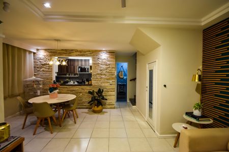 Casa de condomínio à venda com 120m², 3 quartos e 1 vaga Casa de condomínio à venda com 120m², 3 quartos e 1 vagaSala