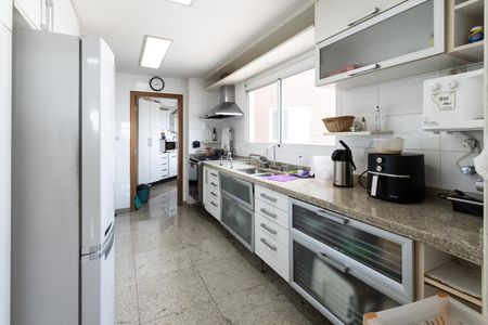 Apartamento à venda com 230m², 4 quartos e 4 vagas Apartamento à venda com 230m², 4 quartos e 4 vagasCozinha
