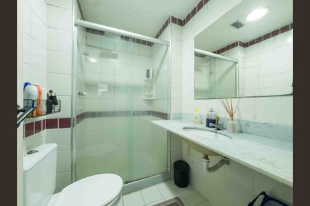 Apartamento à venda com 97m², 2 quartos e 2 vagasBanheiro da suíte