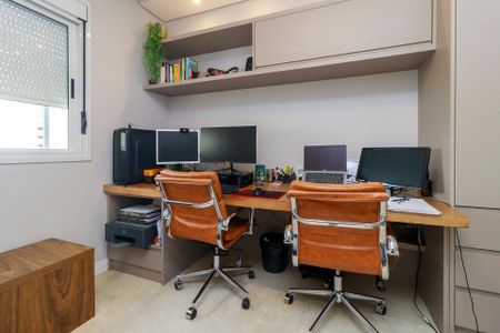 Apartamento à venda com 170m², 4 quartos e 4 vagasEscritório