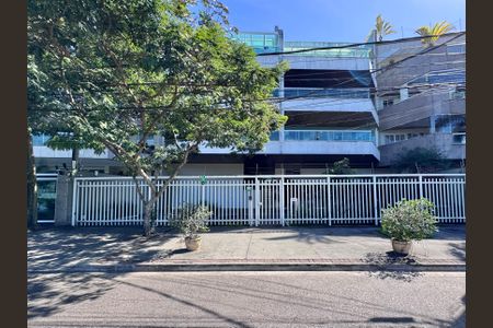 Apartamento para alugar com 110m², 3 quartos e 2 vagas Apartamento para alugar com 110m², 3 quartos e 2 vagasFachada