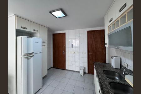 Apartamento para alugar com 110m², 3 quartos e 2 vagas Apartamento para alugar com 110m², 3 quartos e 2 vagasCozinha e Área de Serviço