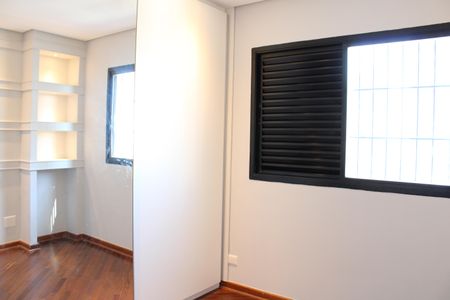 Apartamento à venda com 230m², 4 quartos e 3 vagasSuíte 2