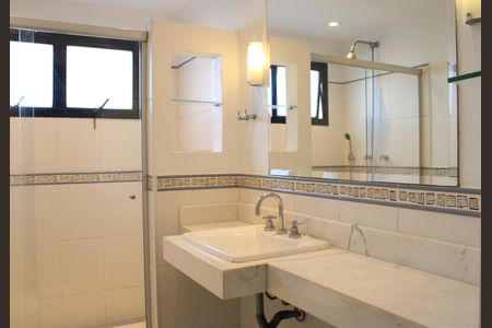 Apartamento à venda com 230m², 4 quartos e 3 vagasBanheiro Social