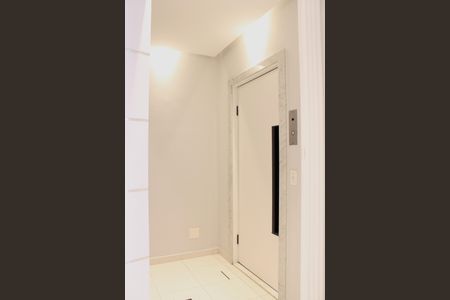 Apartamento à venda com 230m², 4 quartos e 3 vagasHall de entrada - Elevador Privativo
