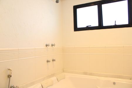 Apartamento à venda com 230m², 4 quartos e 3 vagasBanheiro da Suíte 1