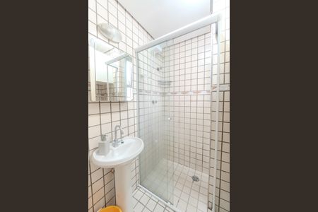 Banheiro de kitnet/studio para alugar com 1 quarto, 21m² em Consolação, São Paulo