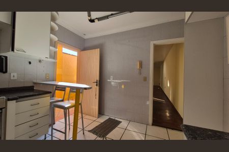Casa à venda com 180m², 3 quartos e 2 vagas Casa à venda com 180m², 3 quartos e 2 vagasCozinha