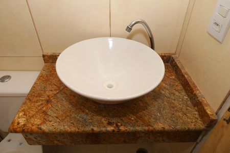 Apartamento à venda com 49m², 2 quartos e 1 vagaBanheiro Social