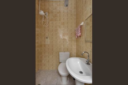 Banheiro de Serviço de casa à venda com 3 quartos, 120m² em Água Branca, São Paulo