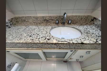 Apartamento para alugar com 73m², 2 quartos e 1 vaga Apartamento para alugar com 73m², 2 quartos e 1 vagaBanheiro da Suíte