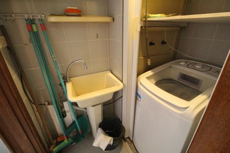 Apartamento à venda com 89m², 3 quartos e 1 vagaBanheiro da suíte 2 - Área de serviço