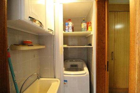 Apartamento à venda com 89m², 3 quartos e 1 vagaBanheiro da suíte 2 - Área de serviço