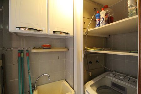 Apartamento à venda com 89m², 3 quartos e 1 vagaBanheiro da suíte 2 - Área de serviço