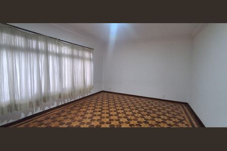 Casa à venda com 328m², 3 quartos e 6 vagas Casa à venda com 328m², 3 quartos e 6 vagasSala