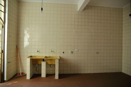 Casa à venda com 183m², 2 quartos e 1 vagaÁrea de Serviço