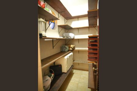 Casa à venda com 183m², 2 quartos e 1 vagaDespensa