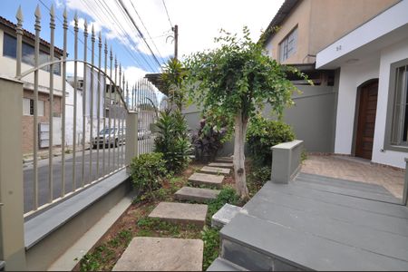 Casa à venda com 230m², 3 quartos e 2 vagasJardim