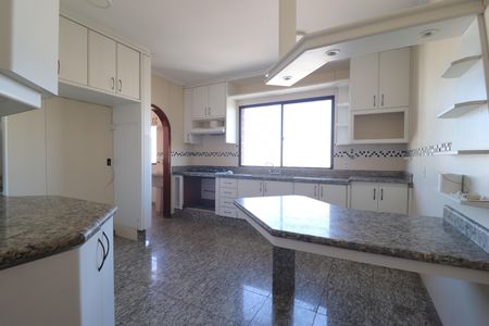 Apartamento à venda com 130m², 3 quartos e 2 vagasCozinha