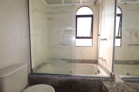 Apartamento à venda com 130m², 3 quartos e 2 vagasBanheiro da Suíte