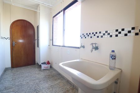 Apartamento à venda com 130m², 3 quartos e 2 vagasÁrea de Serviço