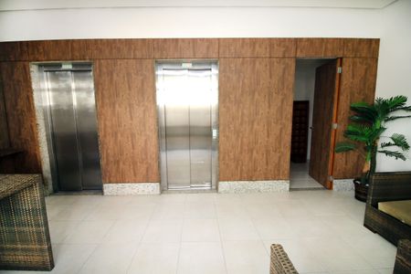 Apartamento à venda com 71m², 2 quartos e 1 vagaÁrea comum - Elevadores