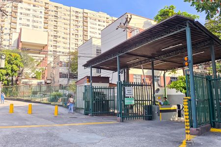 Apartamento à venda com 60m², 2 quartos e 1 vaga Apartamento à venda com 60m², 2 quartos e 1 vagaFachada do Prédio
