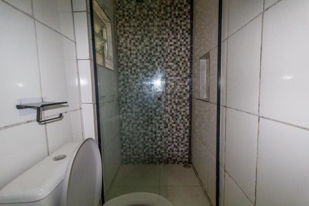 Banheiro de casa para alugar com 1 quarto, 38m² em Vila Buenos Aires, São Paulo