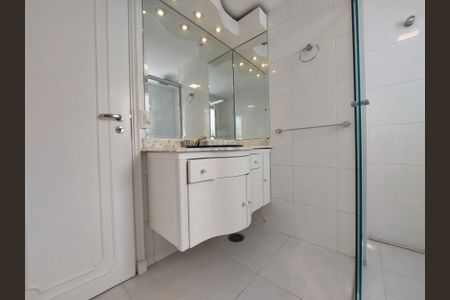 Apartamento à venda com 340m², 2 quartos e 3 vagasBanheiro Social