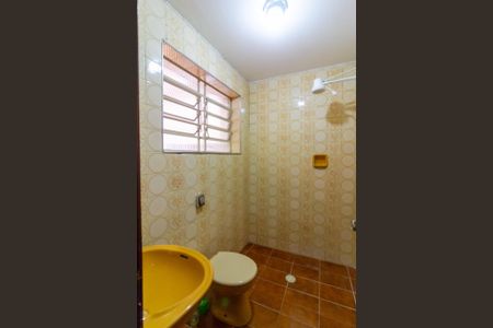 Banheiro de casa para alugar com 1 quarto, 95m² em Vila Campo Grande, São Paulo