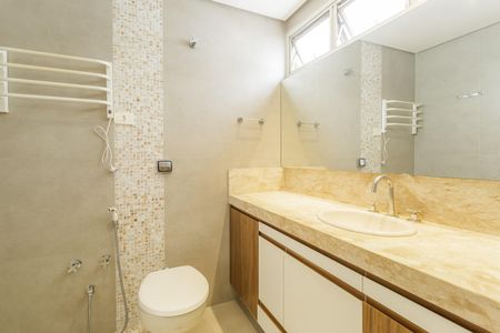 Apartamento à venda com 145m², 3 quartos e 3 vagas Apartamento à venda com 145m², 3 quartos e 3 vagasBanheiro Social