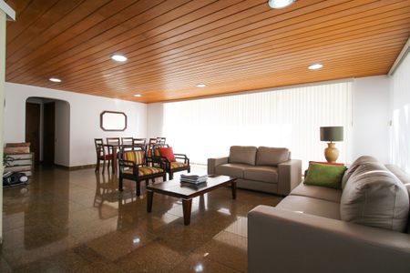 Apartamento à venda com 145m², 3 quartos e 3 vagas Apartamento à venda com 145m², 3 quartos e 3 vagasÁrea comum - Salão de festas