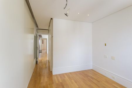 Apartamento à venda com 145m², 3 quartos e 3 vagas Apartamento à venda com 145m², 3 quartos e 3 vagasSuíte