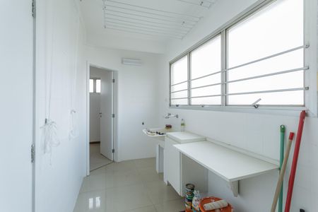 Apartamento à venda com 145m², 3 quartos e 3 vagas Apartamento à venda com 145m², 3 quartos e 3 vagasÁrea de Serviço