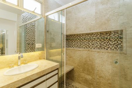 Apartamento à venda com 145m², 3 quartos e 3 vagas Apartamento à venda com 145m², 3 quartos e 3 vagasBanheiro da Suíte