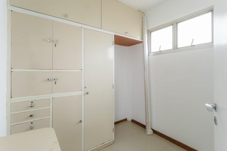 Apartamento à venda com 145m², 3 quartos e 3 vagas Apartamento à venda com 145m², 3 quartos e 3 vagasQuarto de Serviço