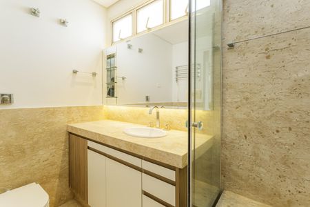 Apartamento à venda com 145m², 3 quartos e 3 vagas Apartamento à venda com 145m², 3 quartos e 3 vagasBanheiro da Suíte