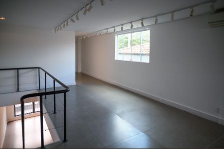 Casa à venda com 261m², 3 quartos e 2 vagas Casa à venda com 261m², 3 quartos e 2 vagasSuíte