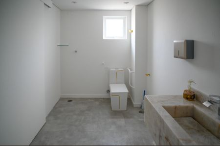 Casa à venda com 261m², 3 quartos e 2 vagas Casa à venda com 261m², 3 quartos e 2 vagasBanheiro Social