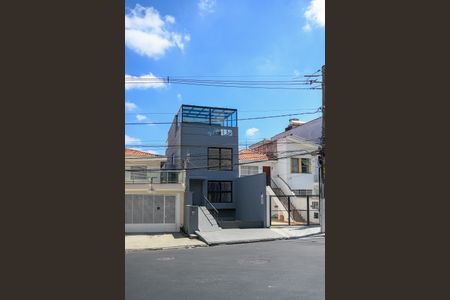 Casa à venda com 261m², 3 quartos e 2 vagas Casa à venda com 261m², 3 quartos e 2 vagasFachada