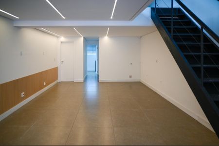 Casa à venda com 261m², 3 quartos e 2 vagas Casa à venda com 261m², 3 quartos e 2 vagasSala