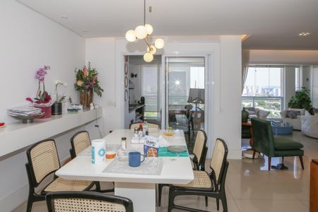 Apartamento para alugar com 241m², 4 quartos e 3 vagas Apartamento para alugar com 241m², 4 quartos e 3 vagasSala